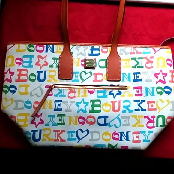 🎁 NEW Dooney & Burke Rainbow Design Large Travel Bag Tote/ Dust Cover - Picture 8 of 13